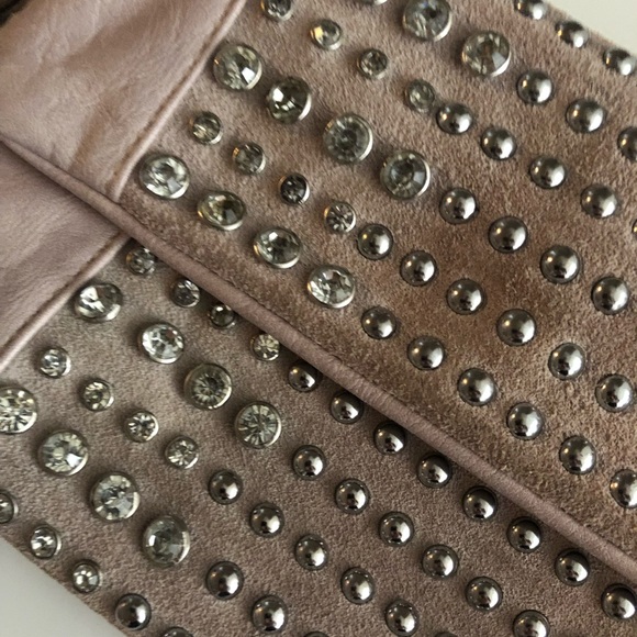 Nude/taupe BEBE clutch - Picture 2 of 4